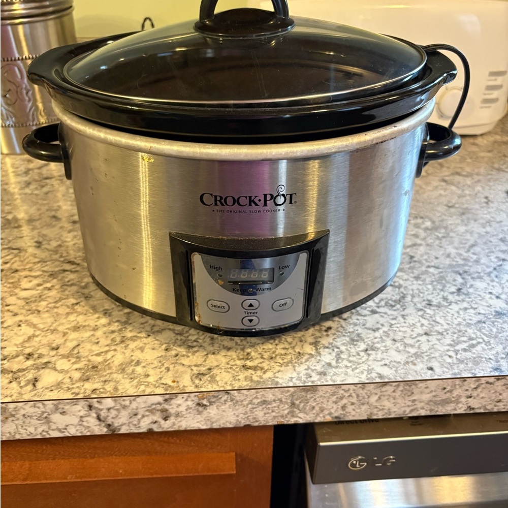 Crock-Pot Slow Cooker with Black Lid